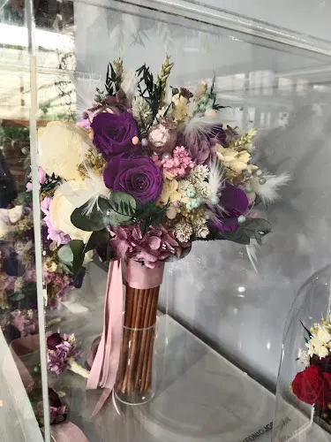 LA ROSA NEGRA FLORISTERÍA