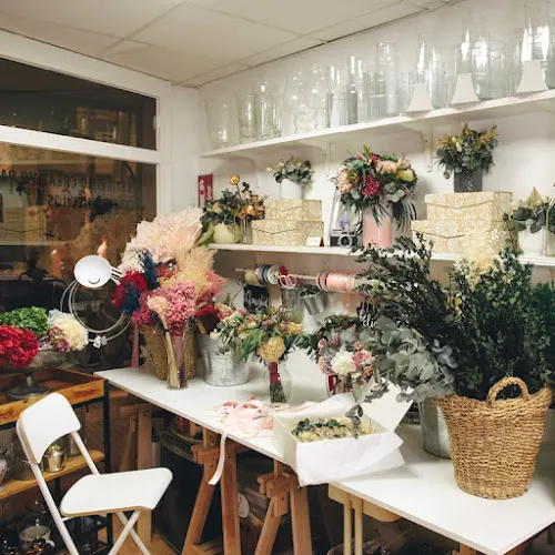 Exquisitae: Taller Floral⎜Flores naturales y Flores Preservadas. Cita Previa - Floristería en Palma