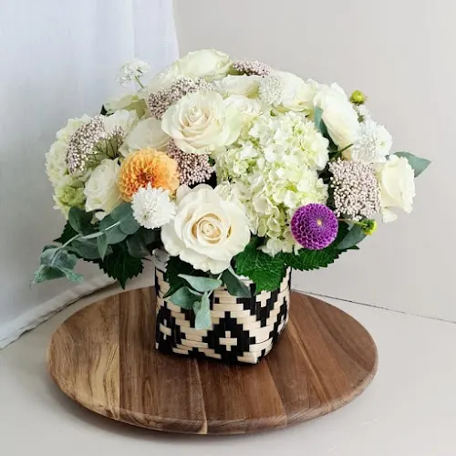 Maidavel flowers and home