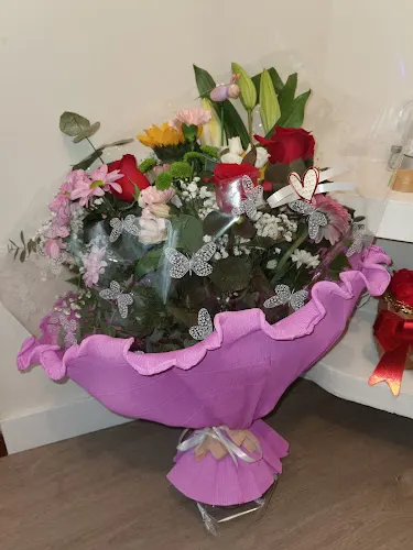 FLORES ADELA