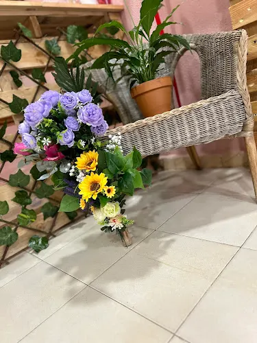 Entre Flores y Detalles