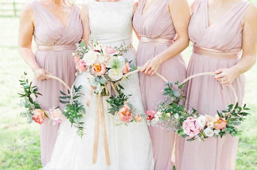 Aro de flores la última tendencia en ramos para novias