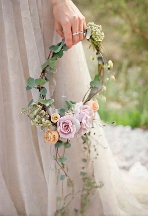 Aro de flores la última tendencia en ramos para novias