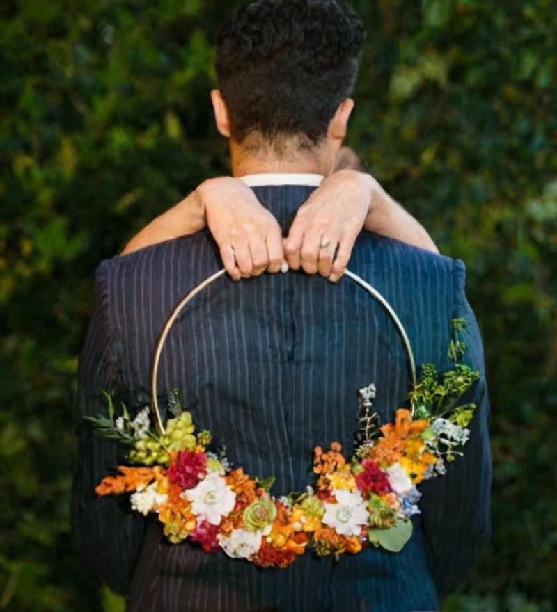 Aro de flores la última tendencia en ramos para novias